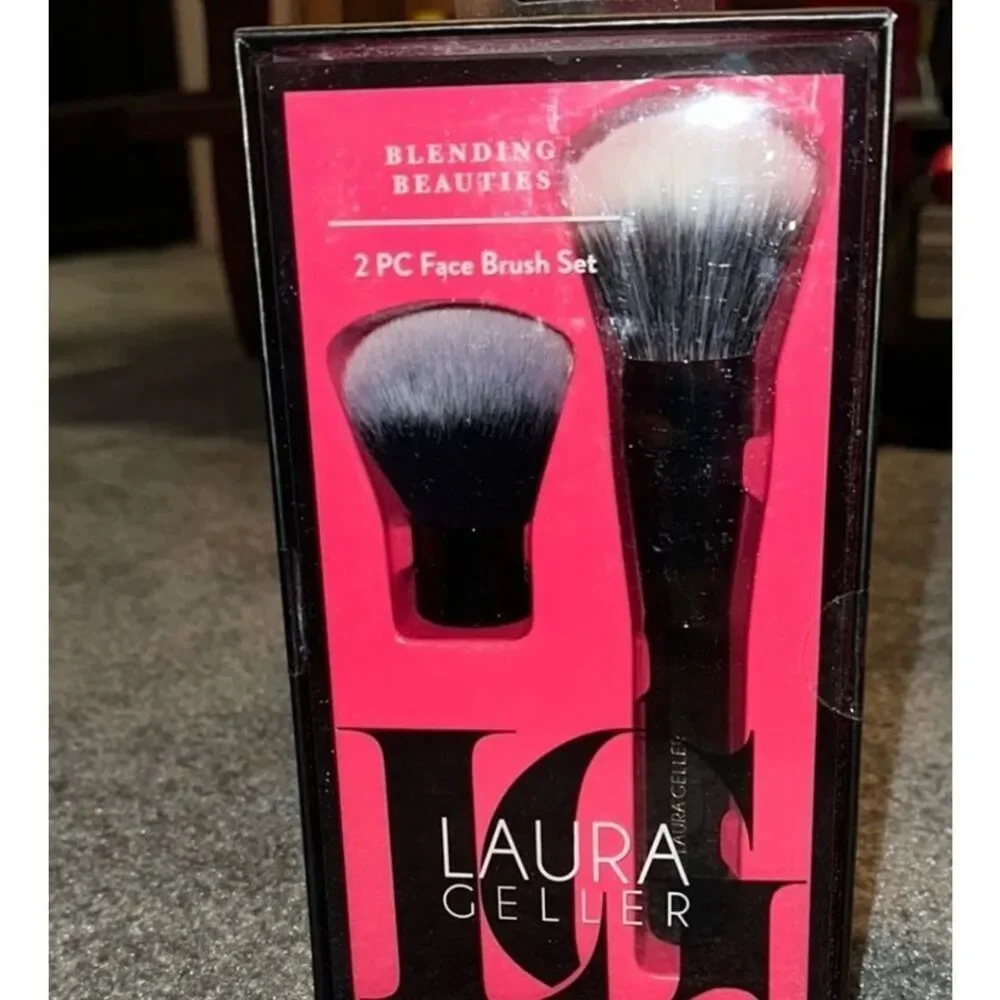 Laura Geller Blending Beauties Face Brush Set Sealed, never opened.